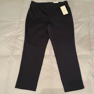 NWT. Kohl’s. Ankle, mid rise, navy blue pants.